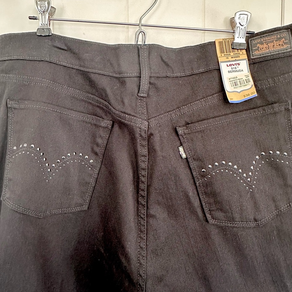 Levi's 515 Women’s Black Bermuda Shorts With Rhinestone Details On Pockets - Picture 5 of 7